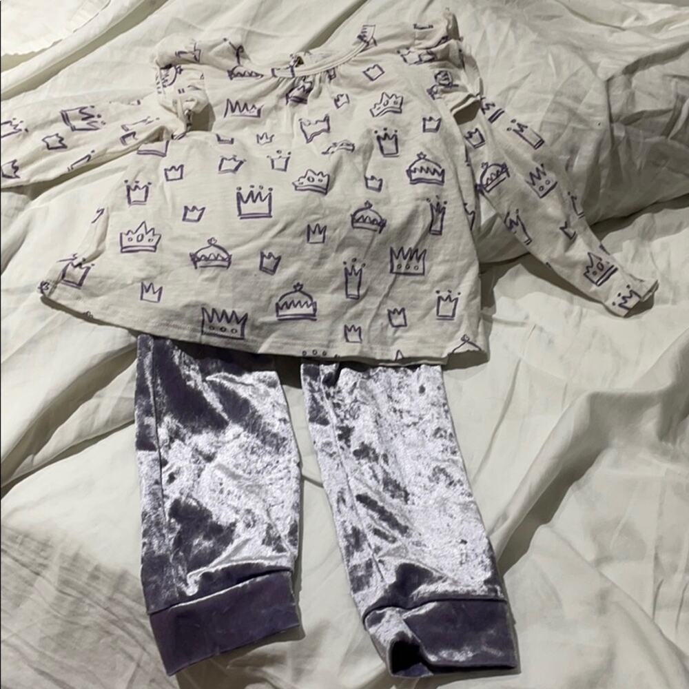 Oshkosh 4t lavender crown outfit worn once
